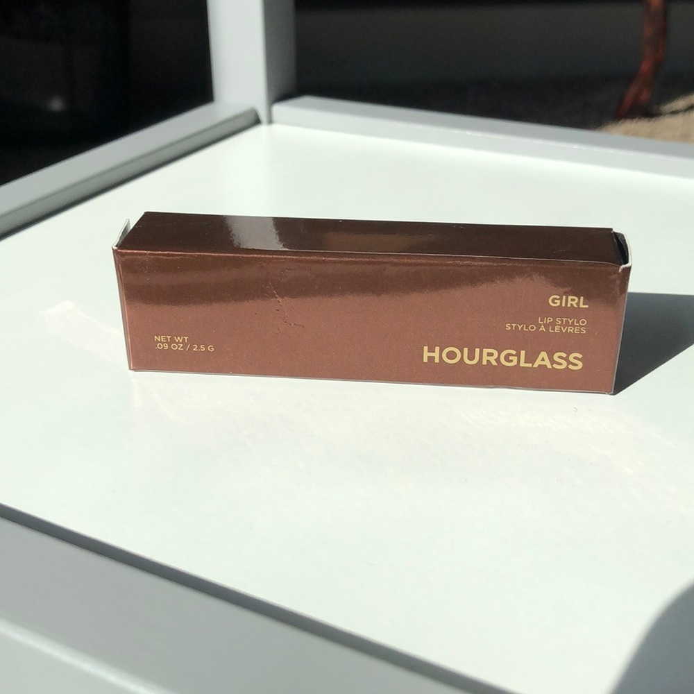 Hourglass girl lip stylo color influencer